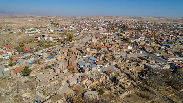 Kayseri'de taşa dönüştüğüne inanılan gelin alayının sırrı