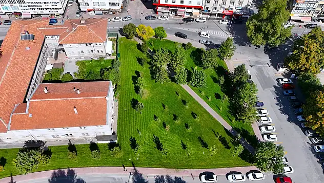 Kayseri'de temizlik mesaisi: Parklar ve tarihi alanlar baştan sona yenileniyor!