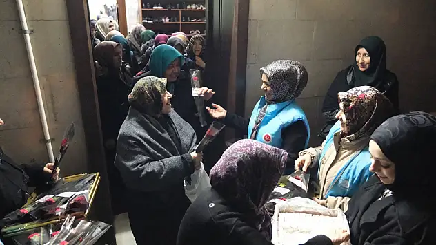 Kayseri'de teravih namazı sonrasında kadınların yüzlerini güldüren hareket!