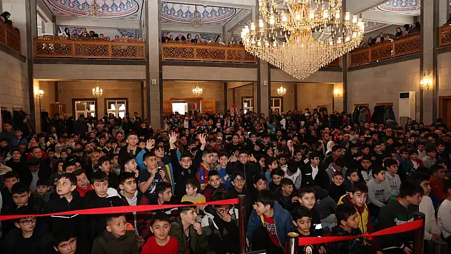 Kayseri'de  'Teravihte Buluşalım, Sürprizlerle Tanışalım' kampanyası hediyelerle sona erdi!