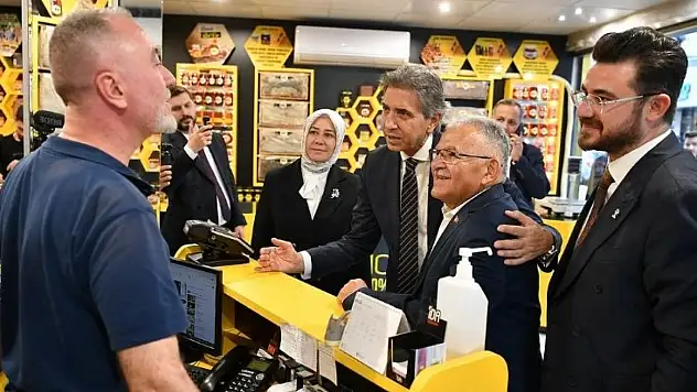 Kayseri'de ticaretin kalbinde esnafla bir araya geldiler