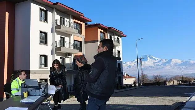Kayseri'de TOKİ heyecanı: 190 konut hak sahiplerine teslim edildi!