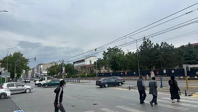 Kayseri'de trafik ışıkları çalışmadı: Düvenönü'nde trafik karıştı!