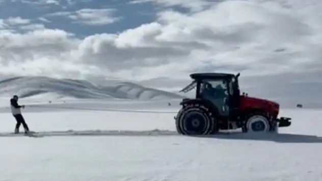 Kayseri'de traktör ile yapılan kayak keyfi gündem oldu!
