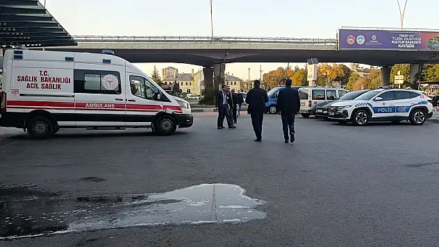 Kayseri'de tramvay durağına geçmek isterken canından oldu!