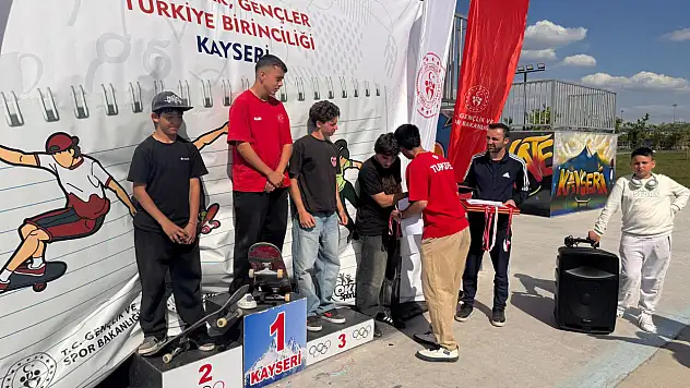 Kayseri'de Türkiye'nin en iyi kaykaycıları belli oldu