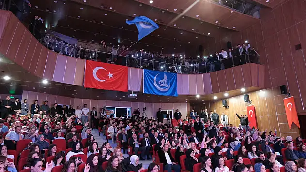 Kayseri'de türkü gecesine büyük ilgi! Salon tıklım tıklım doldu