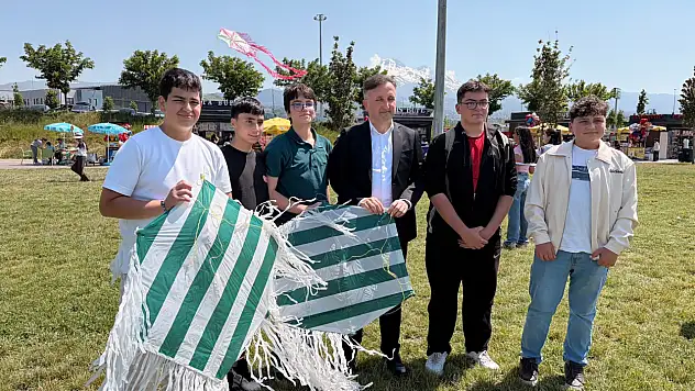 Kayseri'de uçurtmalar bağımlılığa karşı gökyüzüne yükseldi