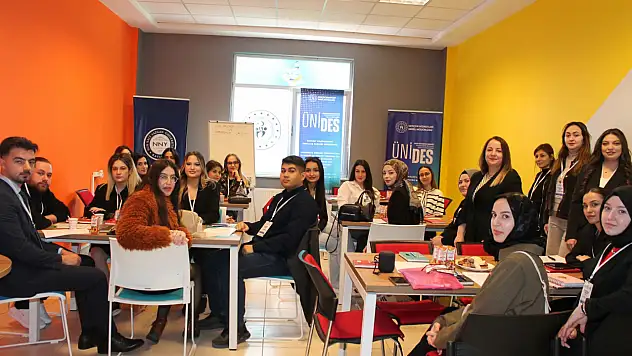 Kayseri'de üniversitede gündem yaratan etkinlik! Gençler hak aramayı öğreniyor