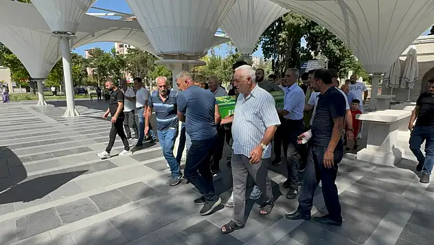 Kayseri'de üvey oğlunun öldürdüğü baba defnedildi