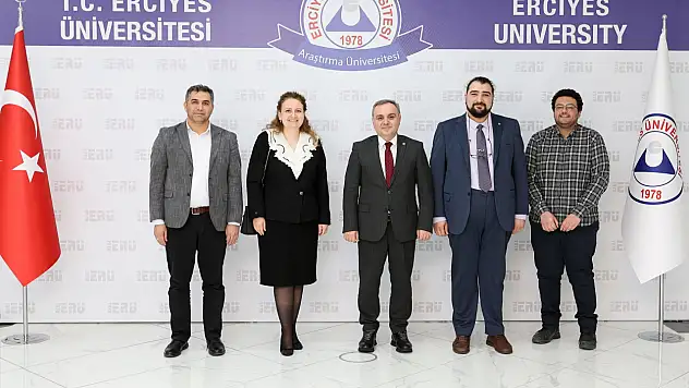 Kayseri'de uzay zirvesi! BM'nin yapay zeka paneline seçilen bilim insanı ERÜ'de konuştu