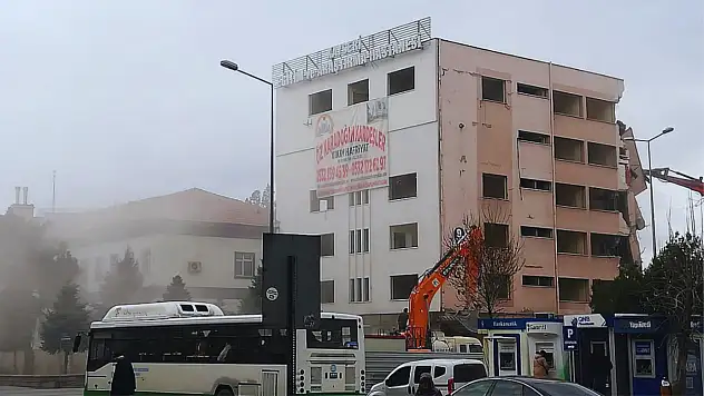 Kayseri'de yıkılan Devlet Hastanesi'nin yerine yeni hastane mi yapılacak?