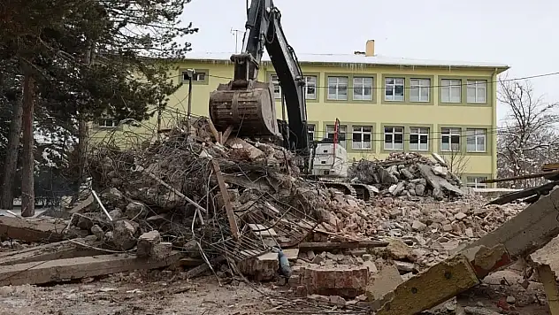 Kayseri'de yıkılan devlet hastanesi arsasında yeni gelişme: Hükümet Konağı projesi için start verildi!
