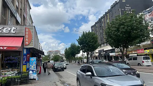 Kayseri'de yoğun mesai başladı – Pazar günü dükkanları açtılar!