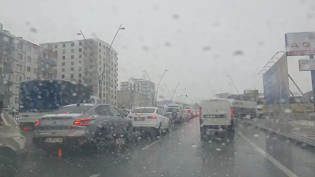 Kayseri'de yol durumu paylaşıldı: Hangi güzergâhlarda yoğun yağış var?