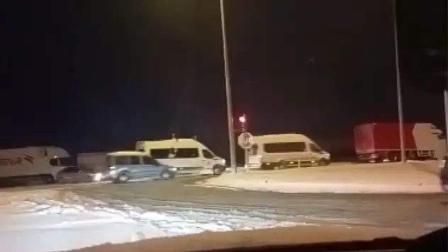 Kayseri'de yola çıkacaklar dikkat: Şehirler arası yol durumu nasıl? Bazı güzergahlar ulaşıma kapandı!