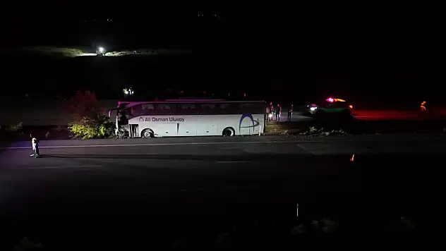 Kayseri'de yolcu otobüsü ağaçlara çarptı: 1 ölü, 13 yaralı