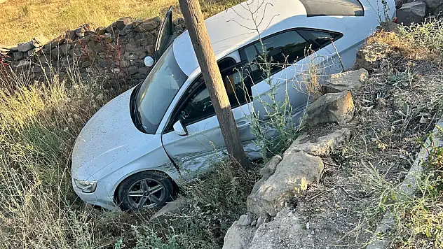 Kayseri'de yoldan çıkan otomobil, araziye girdi!