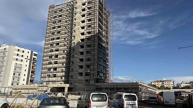 Başına mermer düşen işçi hayatını kaybetti