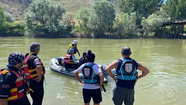 Kayseri'de yürek yakan son! Oğlunu kurtarmak için suya atlayan babadan acı haber