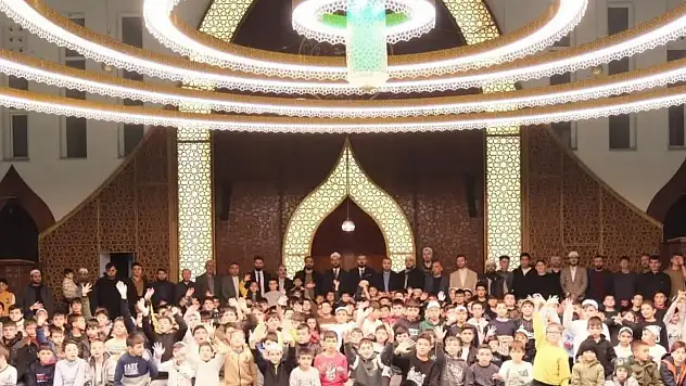 Kayseri'de yüzlerce çocuk 'Şehirlerin Kalbi Camideyiz' buluşmasında!