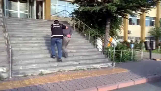 Kayseri'de zehir tacirleri polisten kaçamadı!