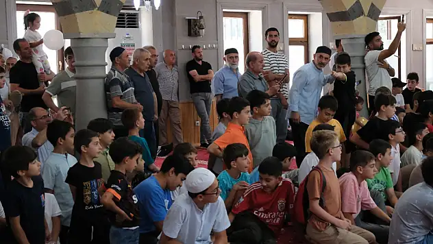 Kayseri'deki camilerde düğün vurgusu – Mezuniyet belgelerini aldılar