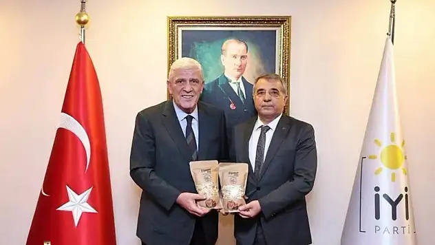Kayseri'den İYİ Parti liderine özel hediye! Dervişoğlu tadına baktı