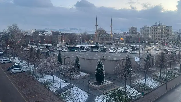 Kayseri'den kısa kısa: Maduro, Erciyes, Kayserispor, Gökdelenler, Camikebir, Bit pazarı...