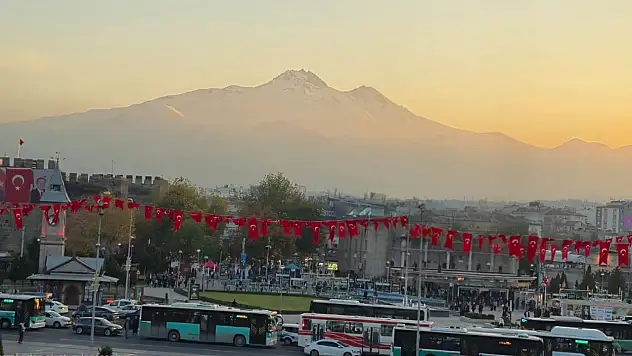 Kayseri'den kısa kısa: Skandal olay,Trafik kazası, Hulusi Akar, Yüksek Hızlı Tren, Kayserispor…