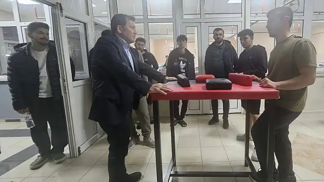 Kayseri Gençlik ve Spor İl Müdürü Ali İhsan Kabakcı ve öğrencilerin eğlenceli anları