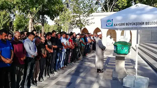 Göçük altında kalan adam son yolculuğuna uğurlandı