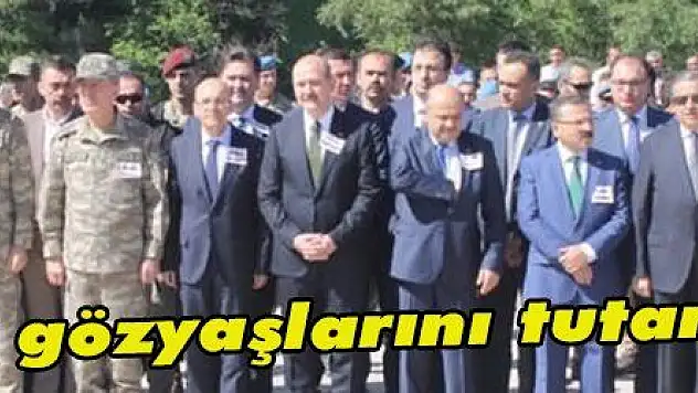 Akar gözyaşlarını tutamadı