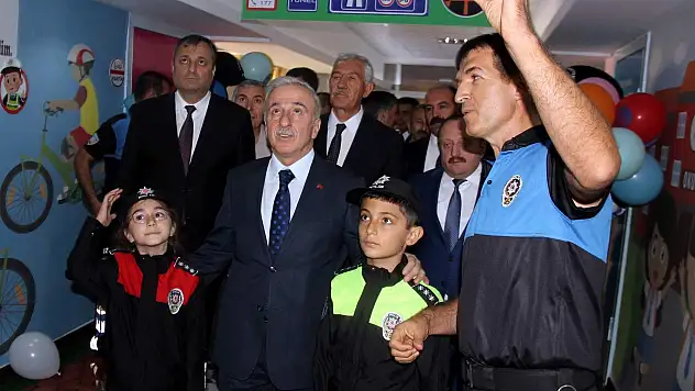 Türkiye'de ilk kez okulda trafik eğitim koridoru oluşturuldu 