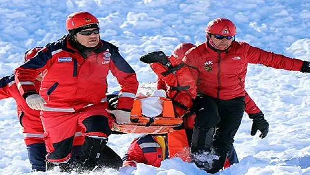 Erciyes'te nefes kesen çığ tatbikatı 