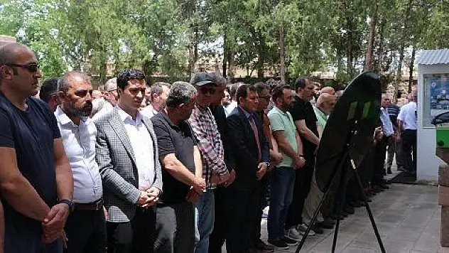 Özen son yolculuğuna uğurlandı