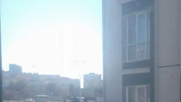 6. kattan düşen genç kız ağır yaralandı