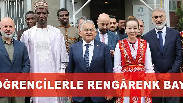 Uluslararası öğrencilerle rengârenk bayram kutlaması