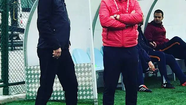 Serkan Yağmur, Karakuş'un  yardımcısı oldu