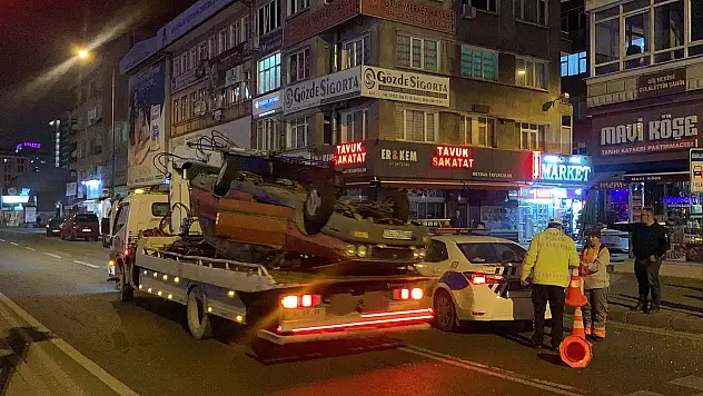 Kaza yapan otomobil ters döndü: 4 yaralı