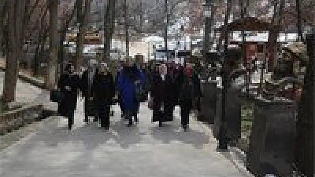 AK PARTİLİ HANIMLAR DEVELİ'DE BULUŞTU