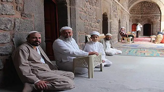 Kayseri'de 50 kişi itikafa girdi