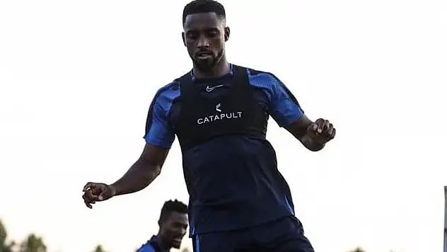 Lionel Carole takıma katıldı