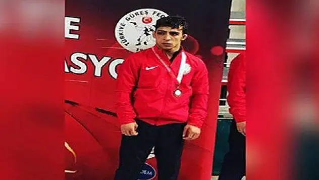 Ali Esoğlu 57 kiloda Balkan Şampiyonu Oldu 