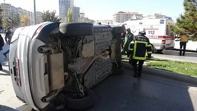 Otomobil park halindeki araca çarpıp takla attı