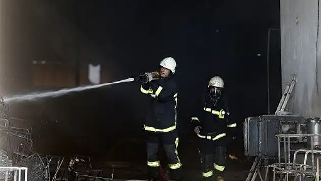 Kayseri OSB'de 2 fabrikada yangın çıktı