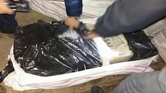 Sahte gümrük mühürlü tırdan 196 bin 500 paket kaçak sigara ele geçirildi