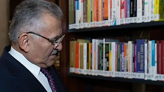 Büyükkılıç'tan kitap kampanyasına destek