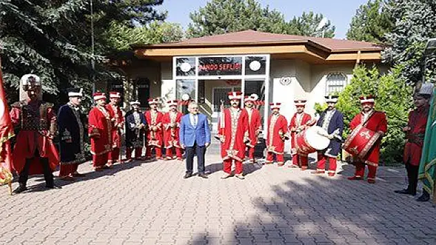 MİLLİ DUYGULARIMIZI KABARTIYORSUNUZ