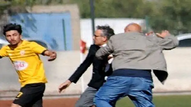 Kulüp Başkanı, futbolcusunu dövdü